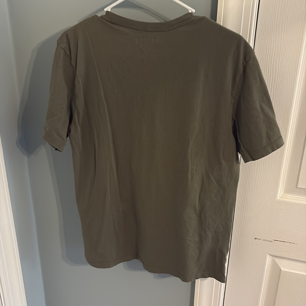True Religion V-Neck shirt, size medium - Picture 5 of 5